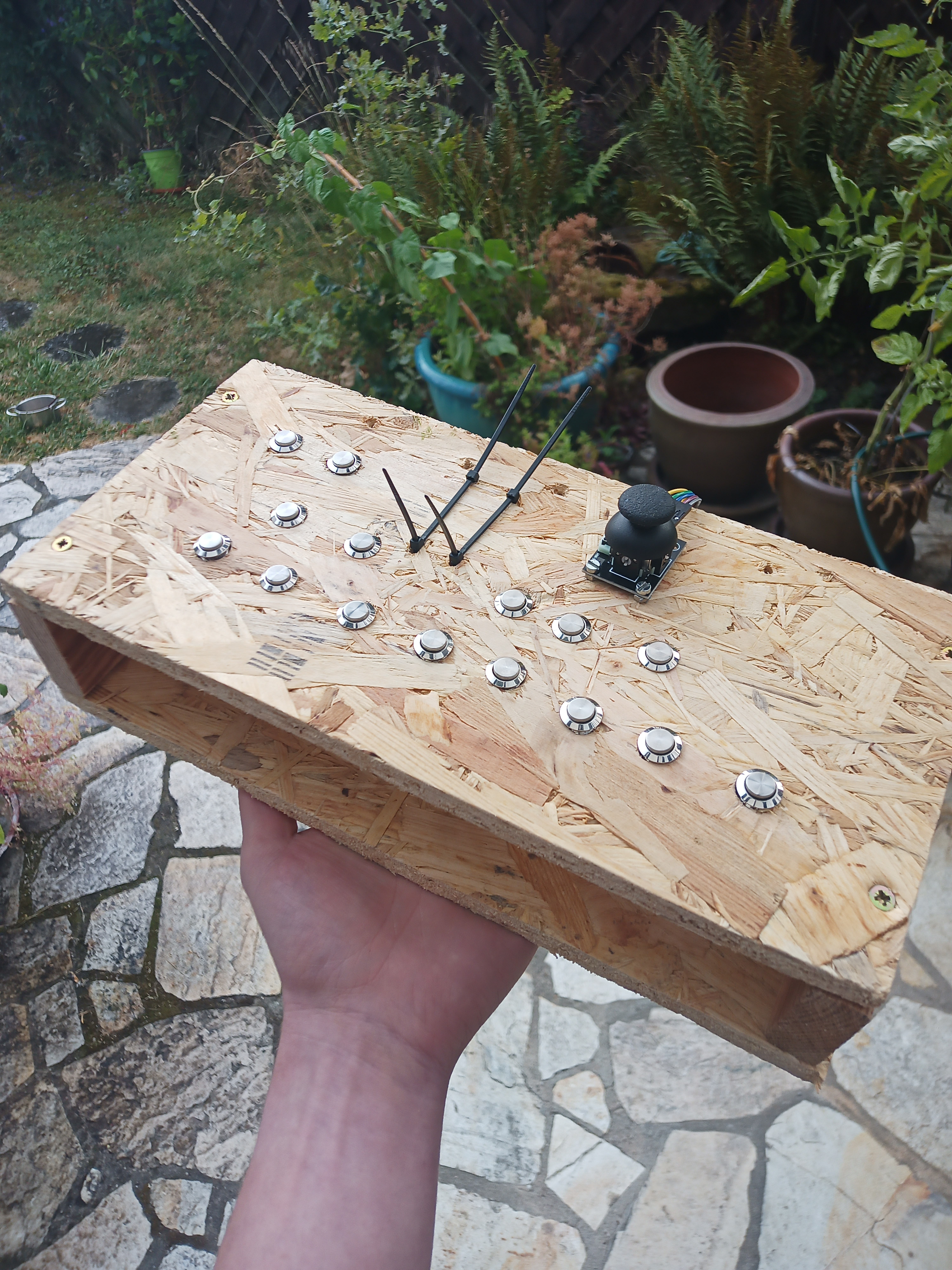 Flippi – frühe Bauphase, Rohmaterial und erste Form