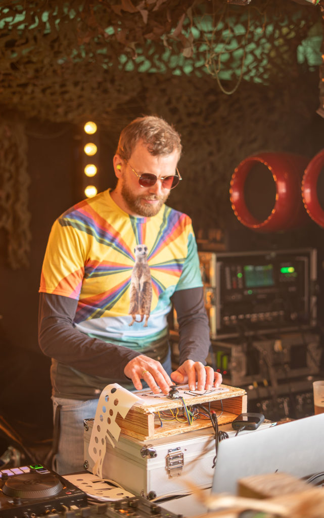 Flippi – Montage der Taster mit Hammer