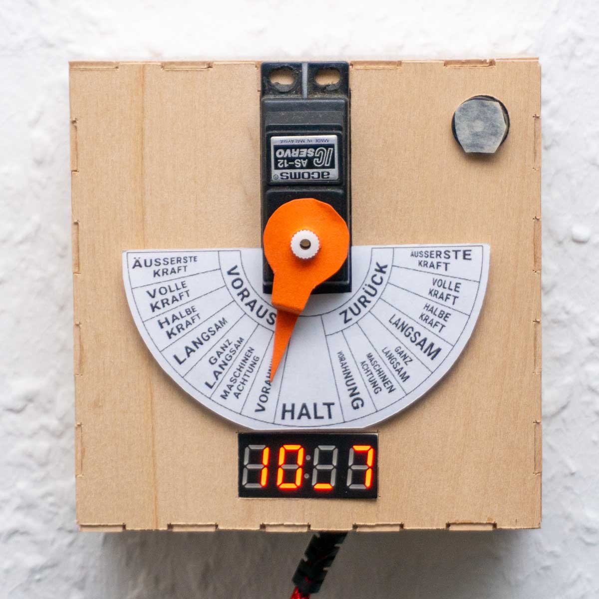 Maschinentelegraf – Holzgehäuse mit Zeiger und Skala