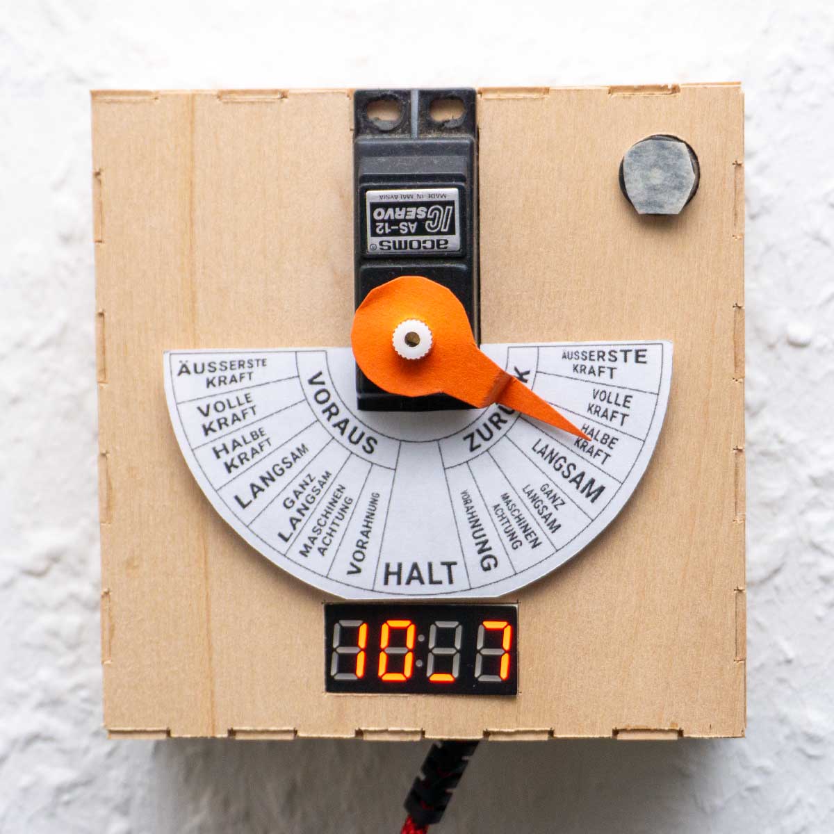 Maschinentelegraf – Detailansicht der Skalenbeschriftung und des Hebels